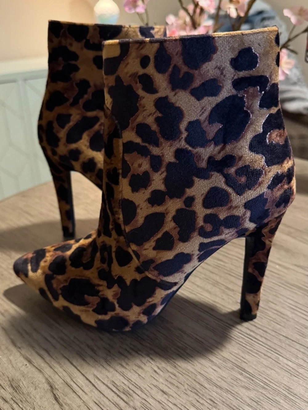 Ladies Leopard booties size 7 like new